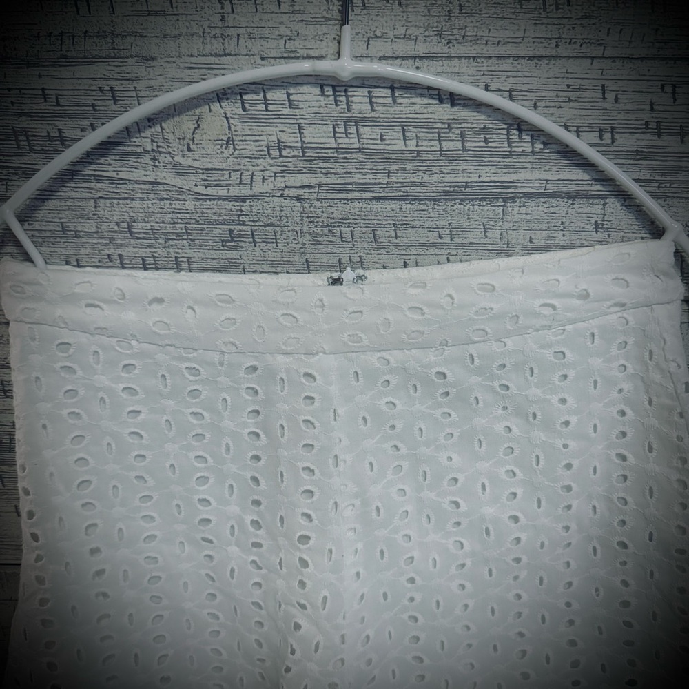 Eyelet Ruffle High-Waisted Shorts - Picture 4 of 5